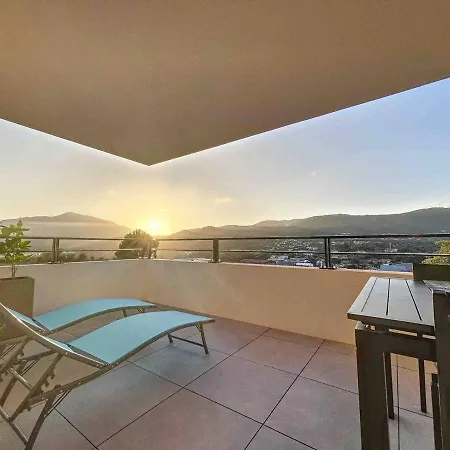 Avec Tres Jolie Vue *