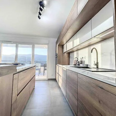 Avec Tres Jolie Vue *