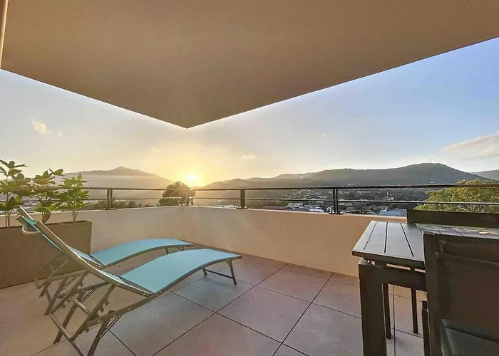 Avec Très Jolie Vue *