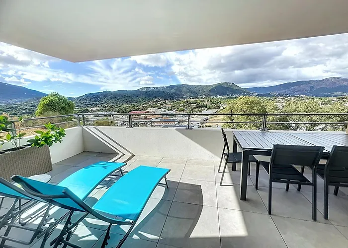 Avec Très Jolie Vue *